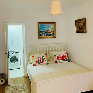 River View - Old Apartment Bucharest